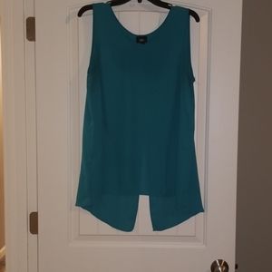 Beautiful flowy tank top